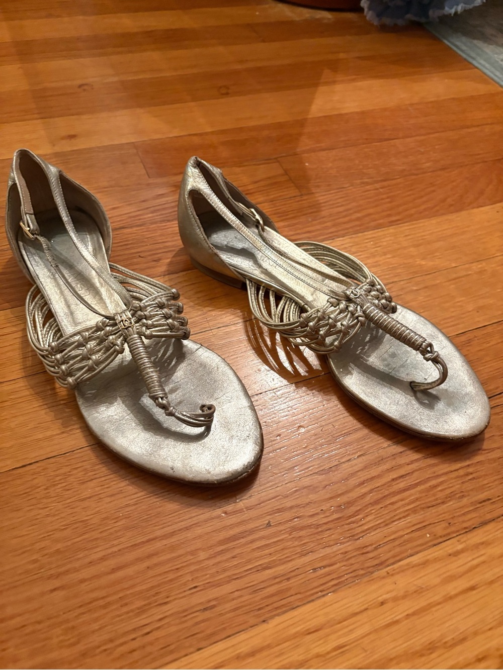 Metallic Gold Women's Braided Toe-Ring Sandals